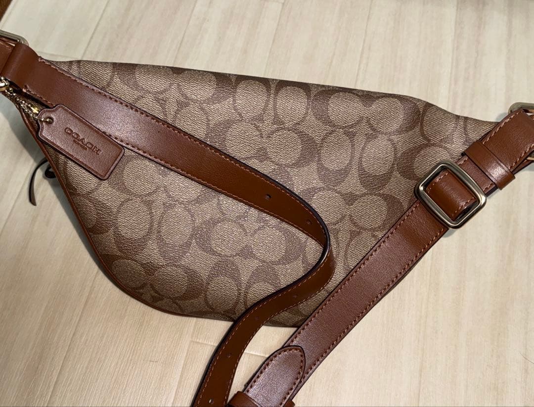 COACH ブラウン ボディバッグ タグ付き