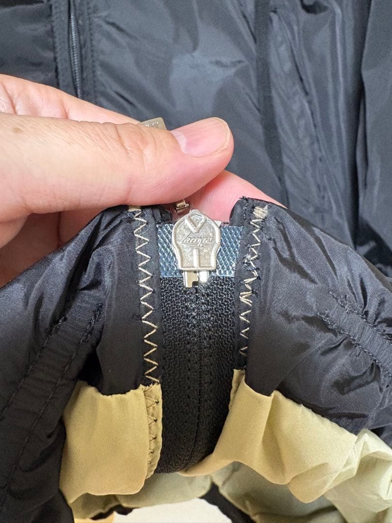 美品　モンクレール　スプリングコート　OMBRE フード　ナイロン　ワッペン付き