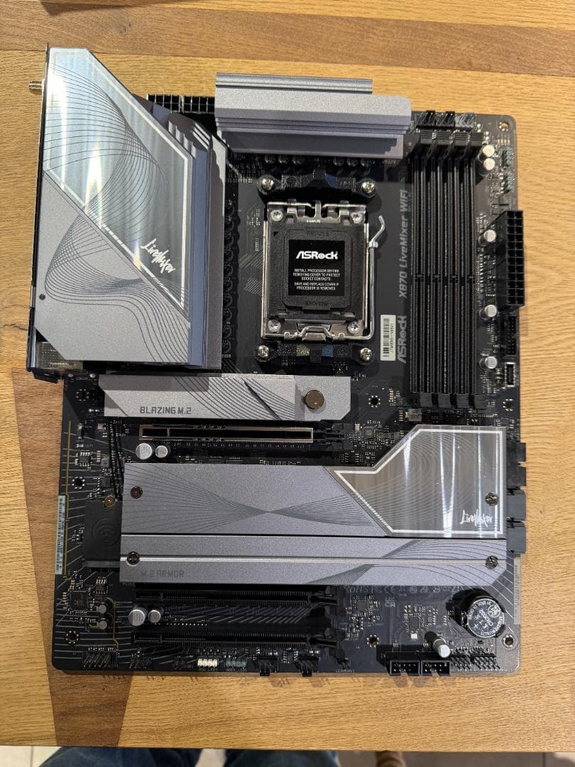 ASRock X870 LiveMixer WiFi マザーボード