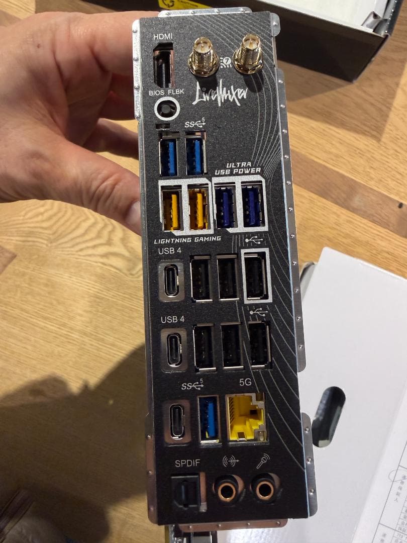 ASRock X870 LiveMixer WiFi マザーボード