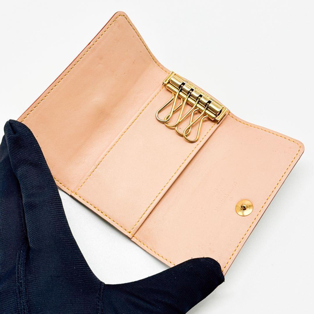 ルイヴィトン モノグラム キーケース キーホルダー ミュルティクレ4 マルチ 白