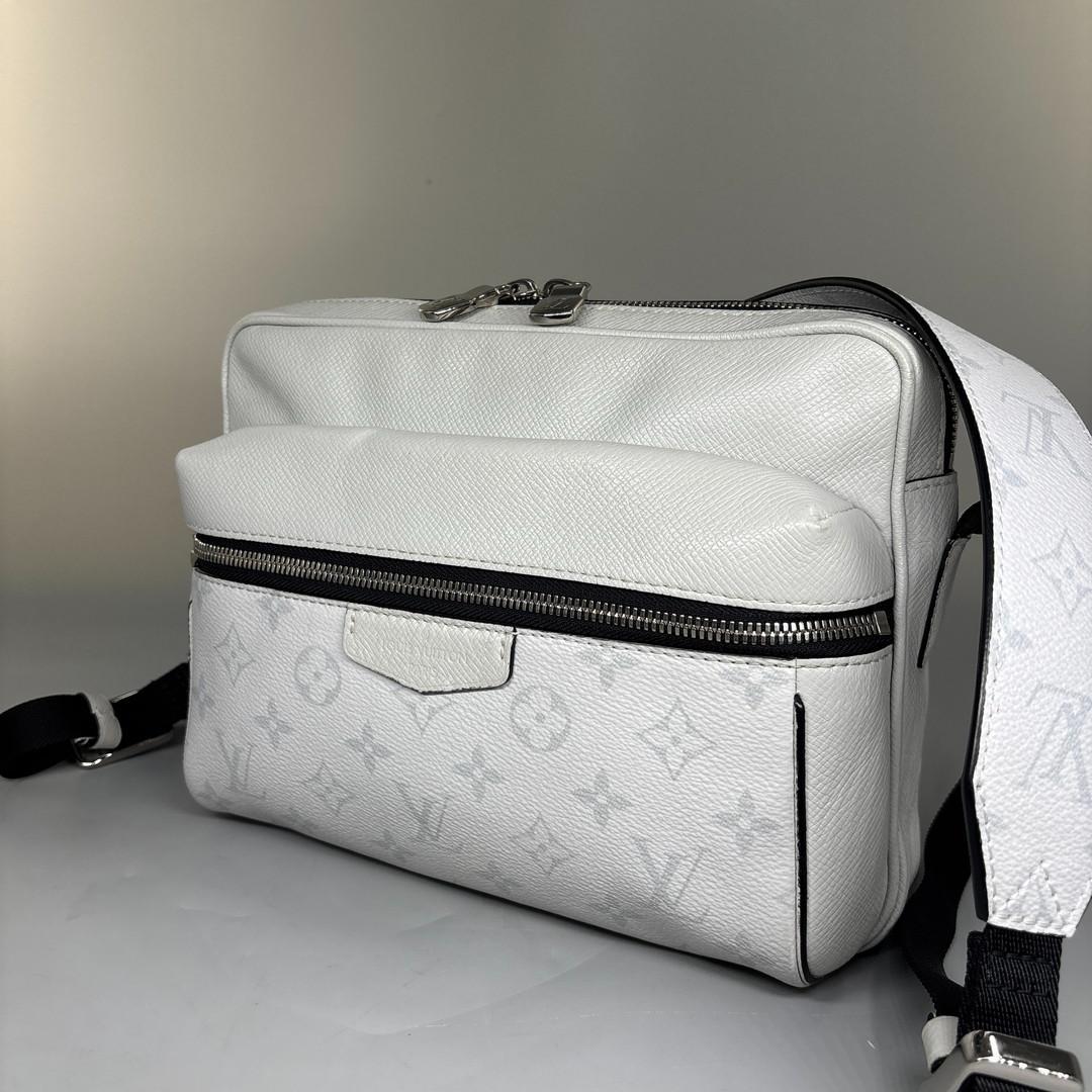 超極美品/RFID ルイヴィトン タイガラマ アウトドアメッセンジャーPM