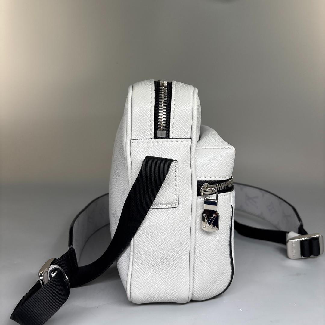 超極美品/RFID ルイヴィトン タイガラマ アウトドアメッセンジャーPM