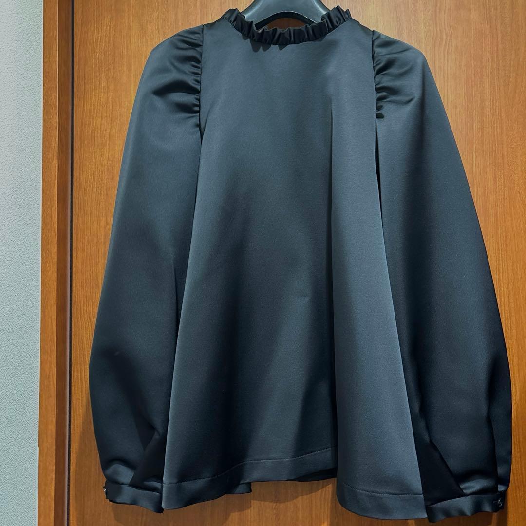 OHGA サテンブラウス スタンドフリル ブラック