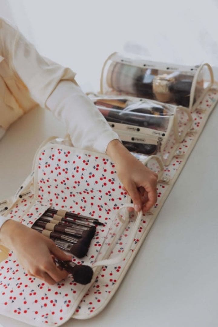 神崎恵コラボ♡レスポートサック　ビューティーロールポーチ　チェリーレッドキルト