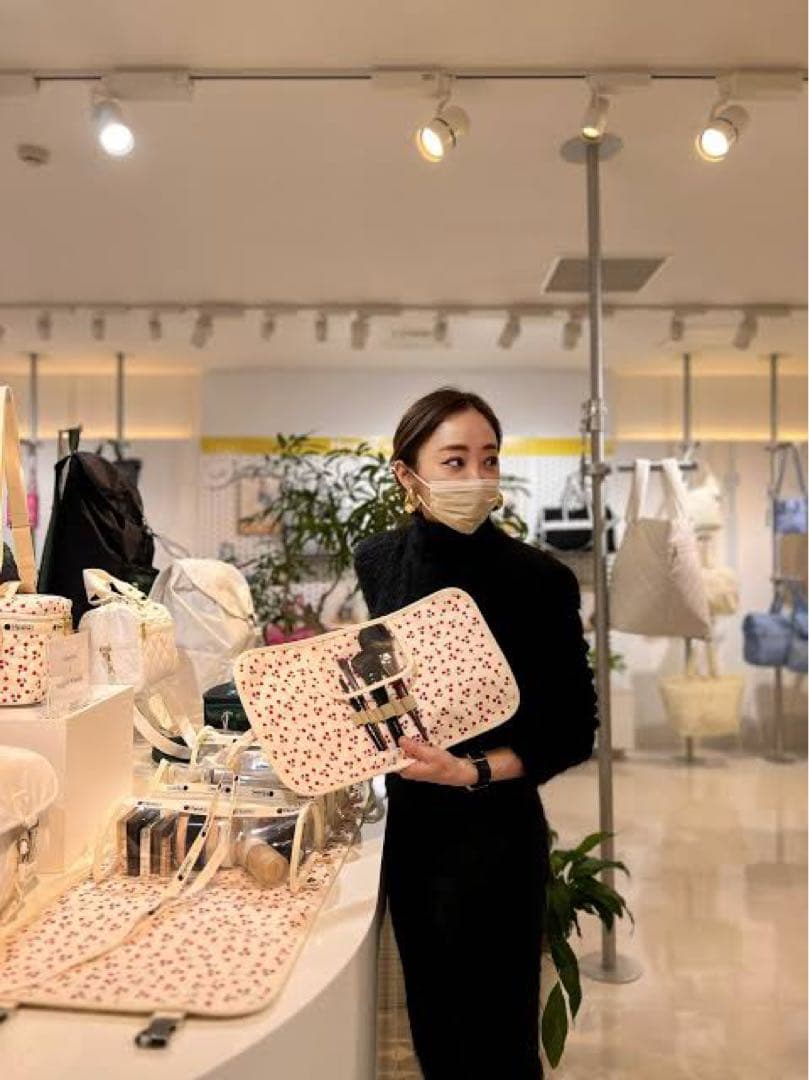 神崎恵コラボ♡レスポートサック　ビューティーロールポーチ　チェリーレッドキルト