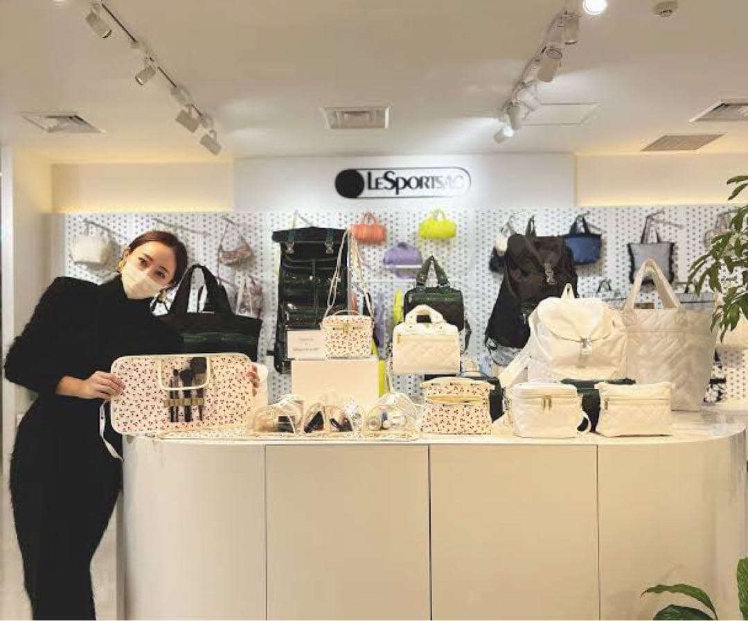 神崎恵コラボ♡レスポートサック　ビューティーロールポーチ　チェリーレッドキルト