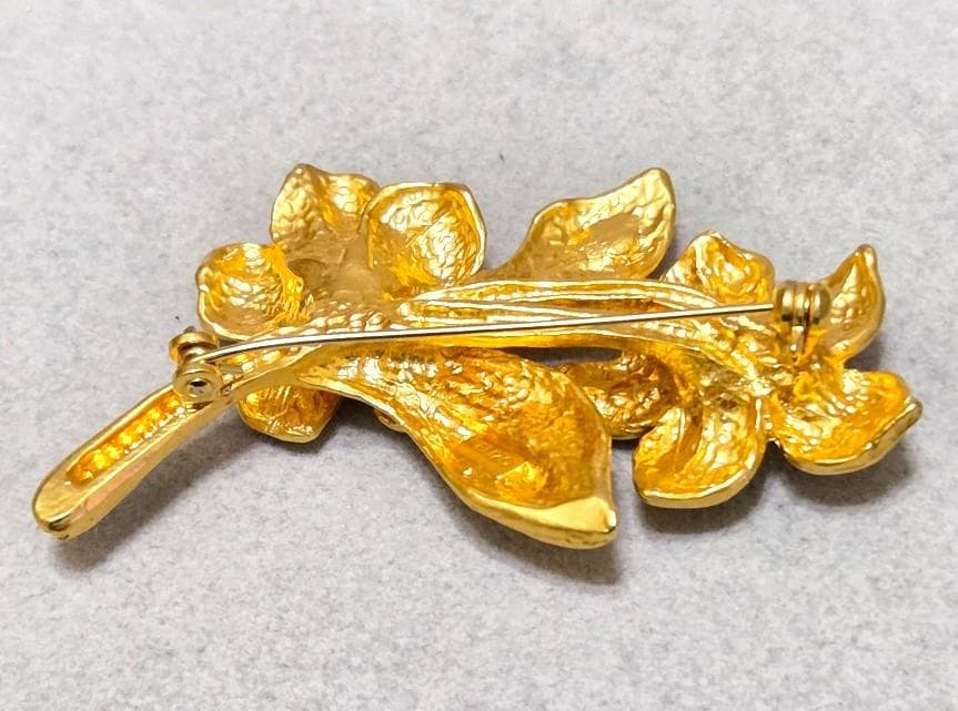 KENZOケンゾー ゴールドカラー パール付きフラワー　ブローチ　43246