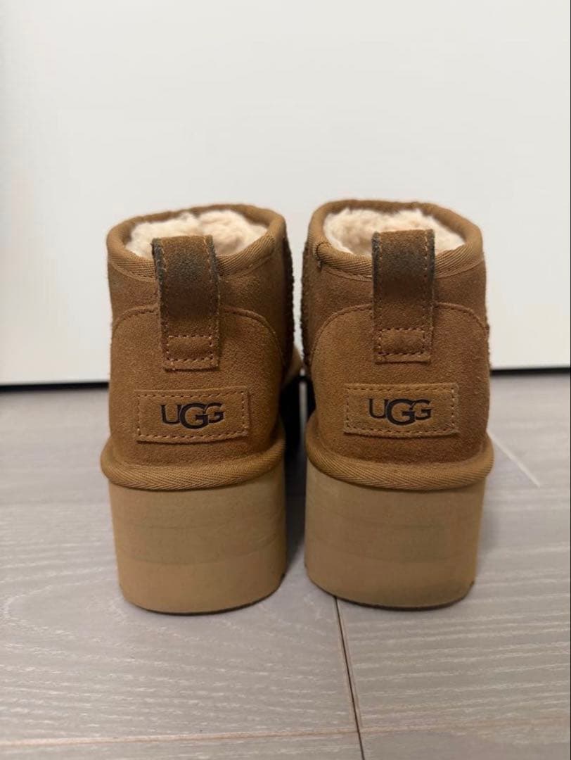 ＜UGG＞クラシック ウルトラミニプラットフォーム ブーツ チェスナット