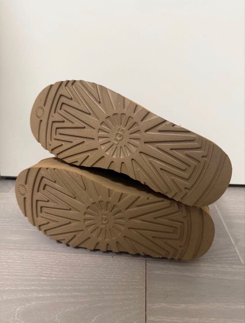 ＜UGG＞クラシック ウルトラミニプラットフォーム ブーツ チェスナット