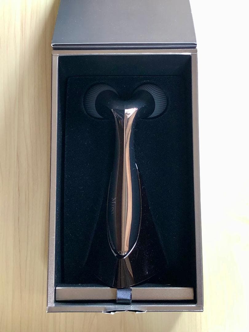 新品　未使用品　美顔ローラー　MDNA SKIN オニキスブラック　遠赤外線