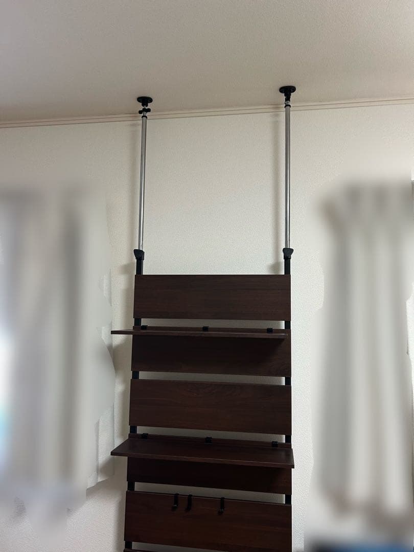 突っ張り式ダークブラウンシェルフ