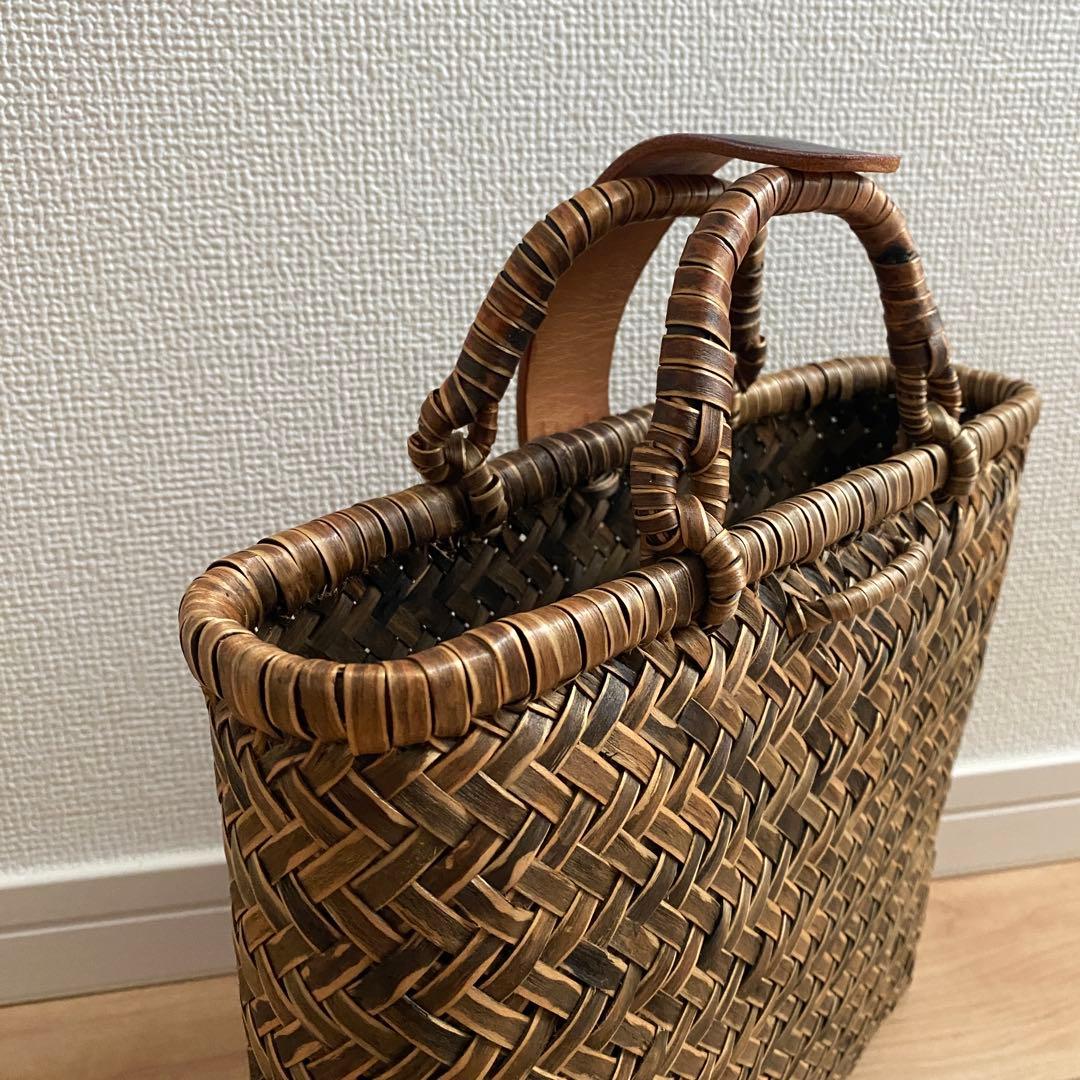 イタヤ細工　手提げ籠　貴重な染付仕上げ