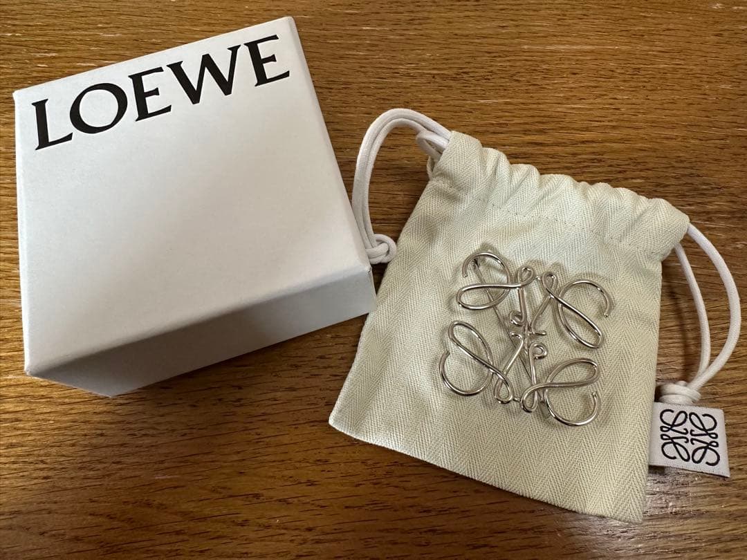 LOEWE ブローチ正規品
