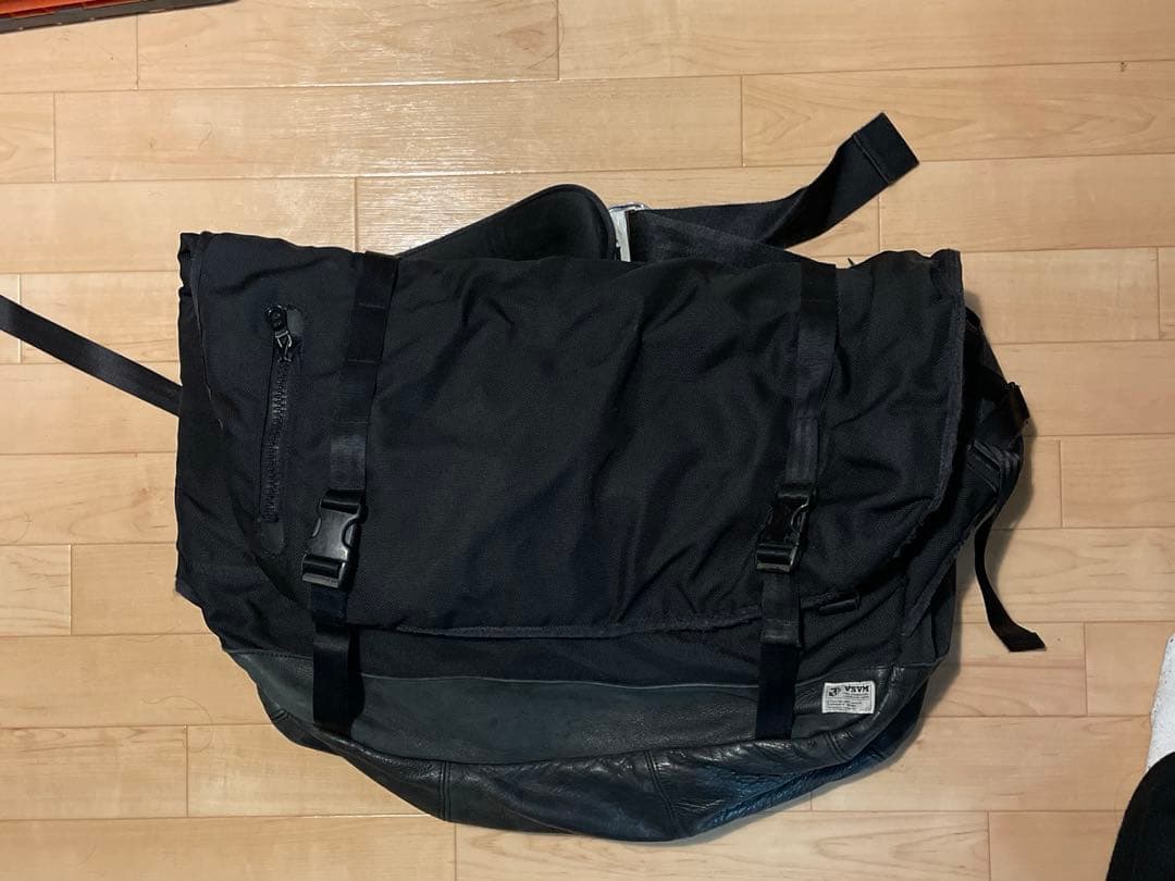 Visvimメッセンジャーバッグ