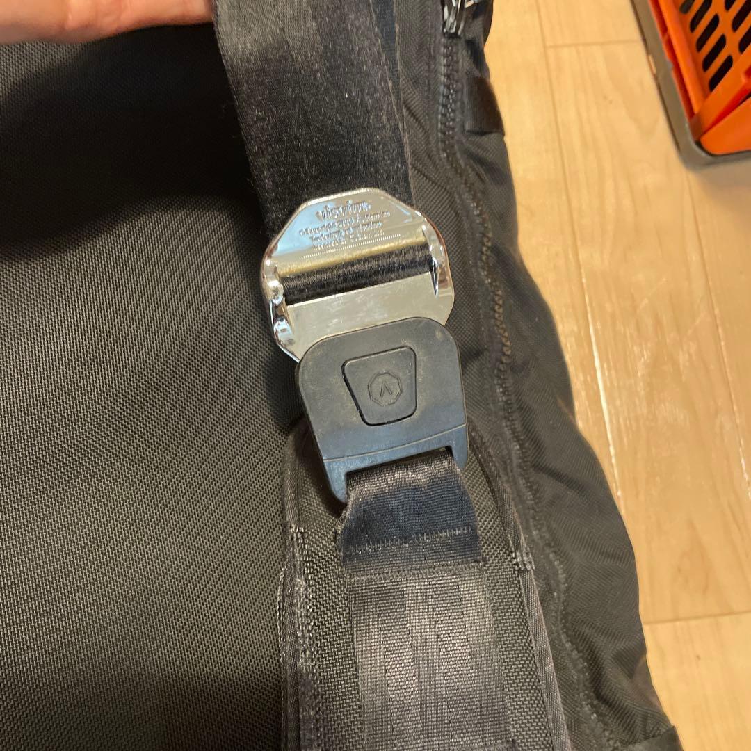 Visvimメッセンジャーバッグ