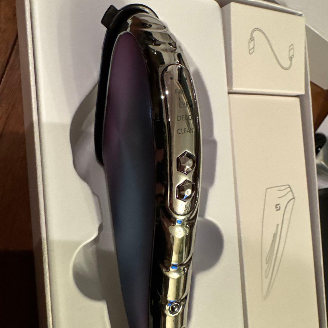 [エクストラカッサ/ GACKTプロデュース美顔器]