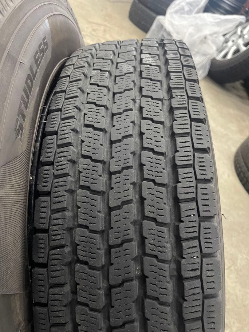 ハイエース　バリ山　ヨコハマ　スタッドレスセット　195/80Ｒ15