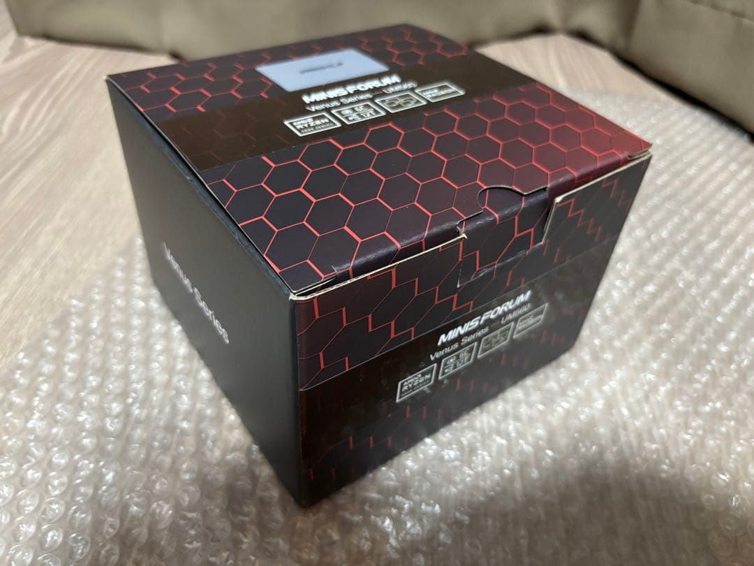 ミニPC MINISFORUM UM560