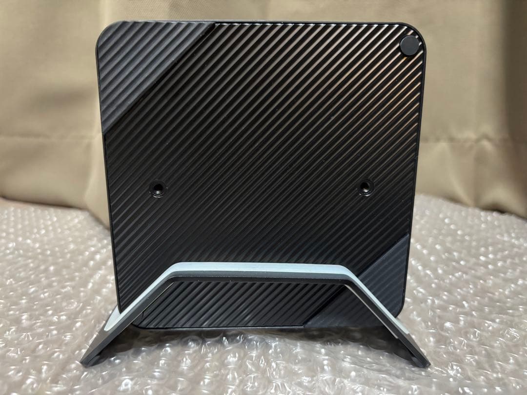 ミニPC MINISFORUM UM560