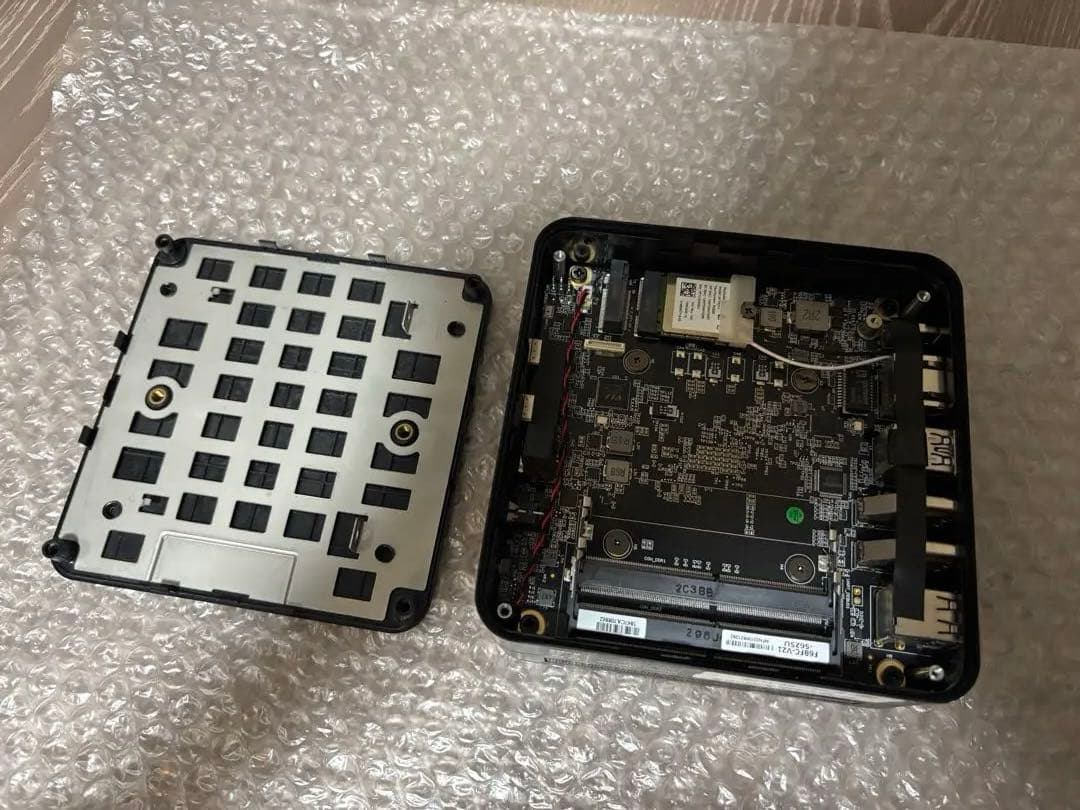 ミニPC MINISFORUM UM560