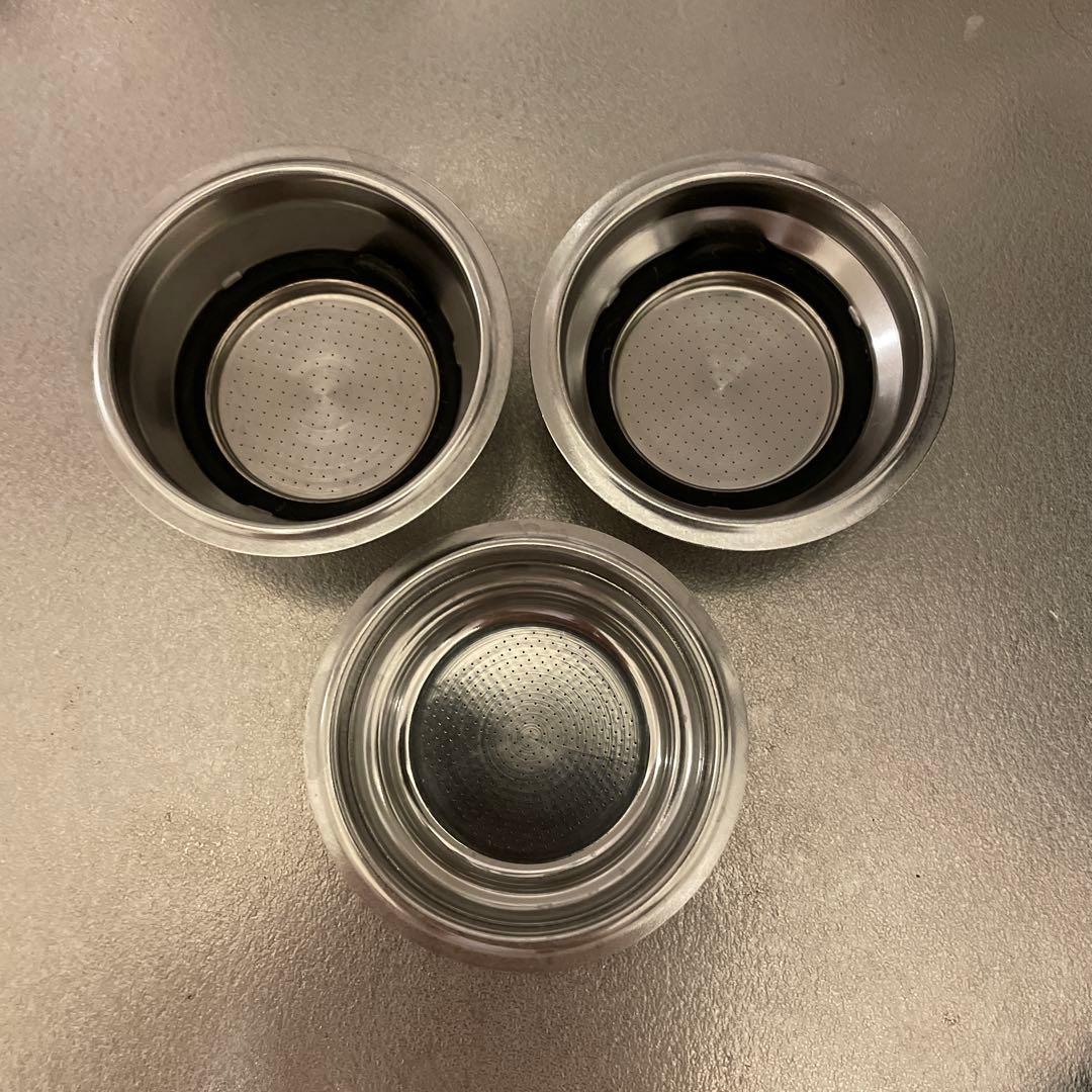 デロンギ デディカ メタルシルバー EC680M