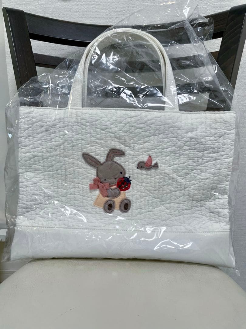 【新品未使用】ファミリア×ピオヌンナル バッグ　うさぎ milk ホワイト