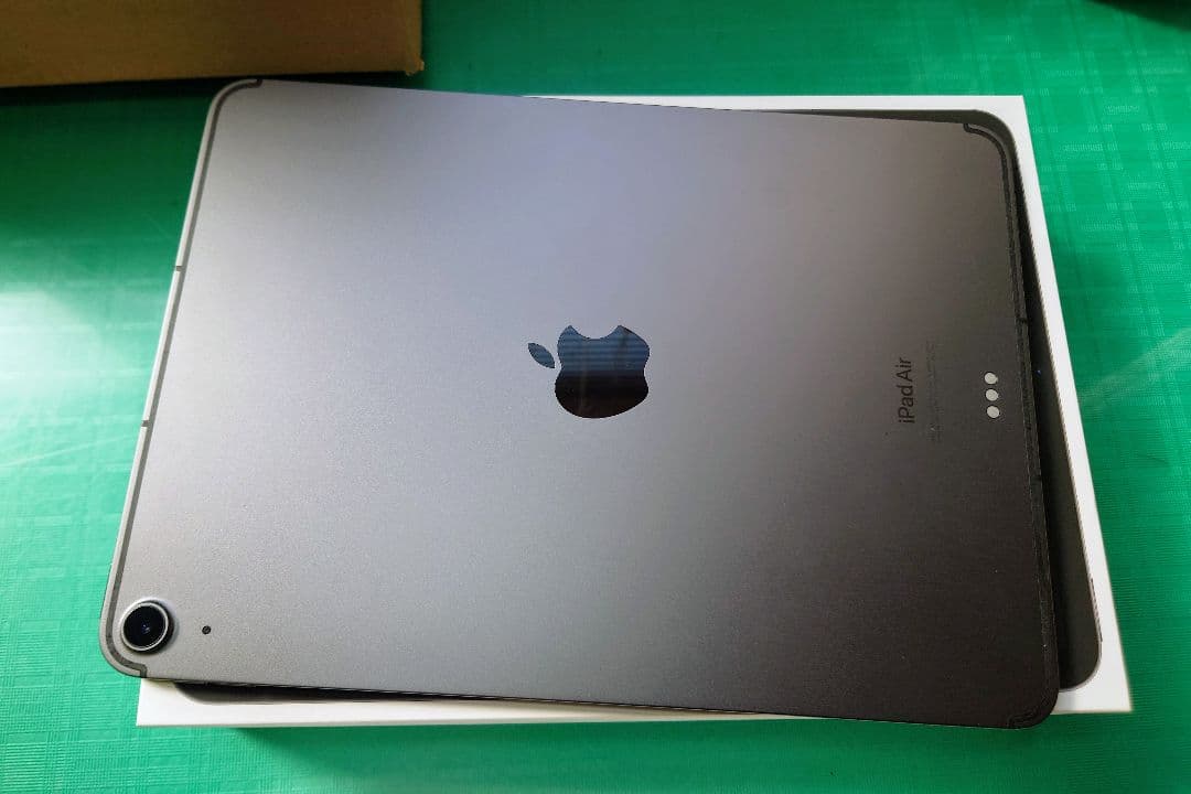 iPad Air(第5世代)Wi-Fi+Cellular256GBグレー本体のみ