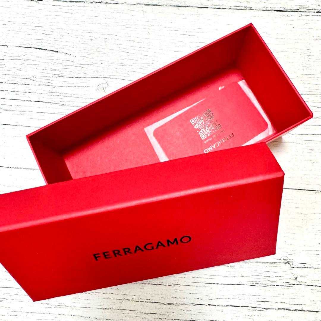 【新品】FERRAGAMO フェラガモ キャットアイ サングラス ブラウン