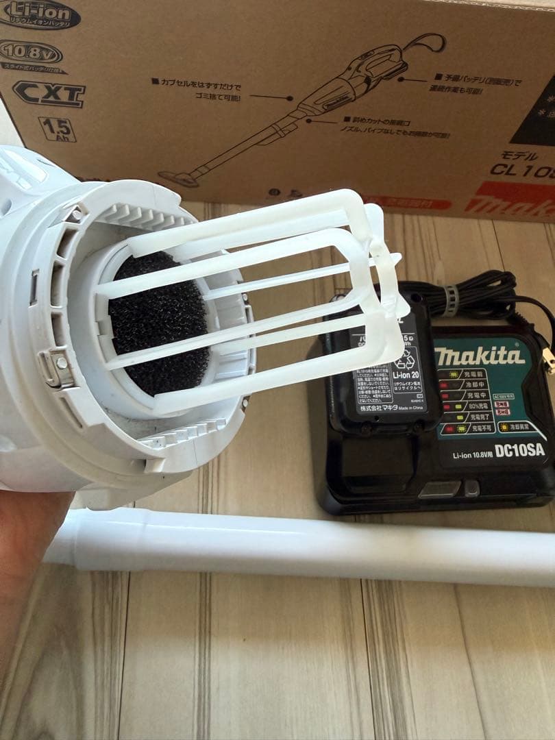 美品・マキタ掃除機　CL108FDSHW