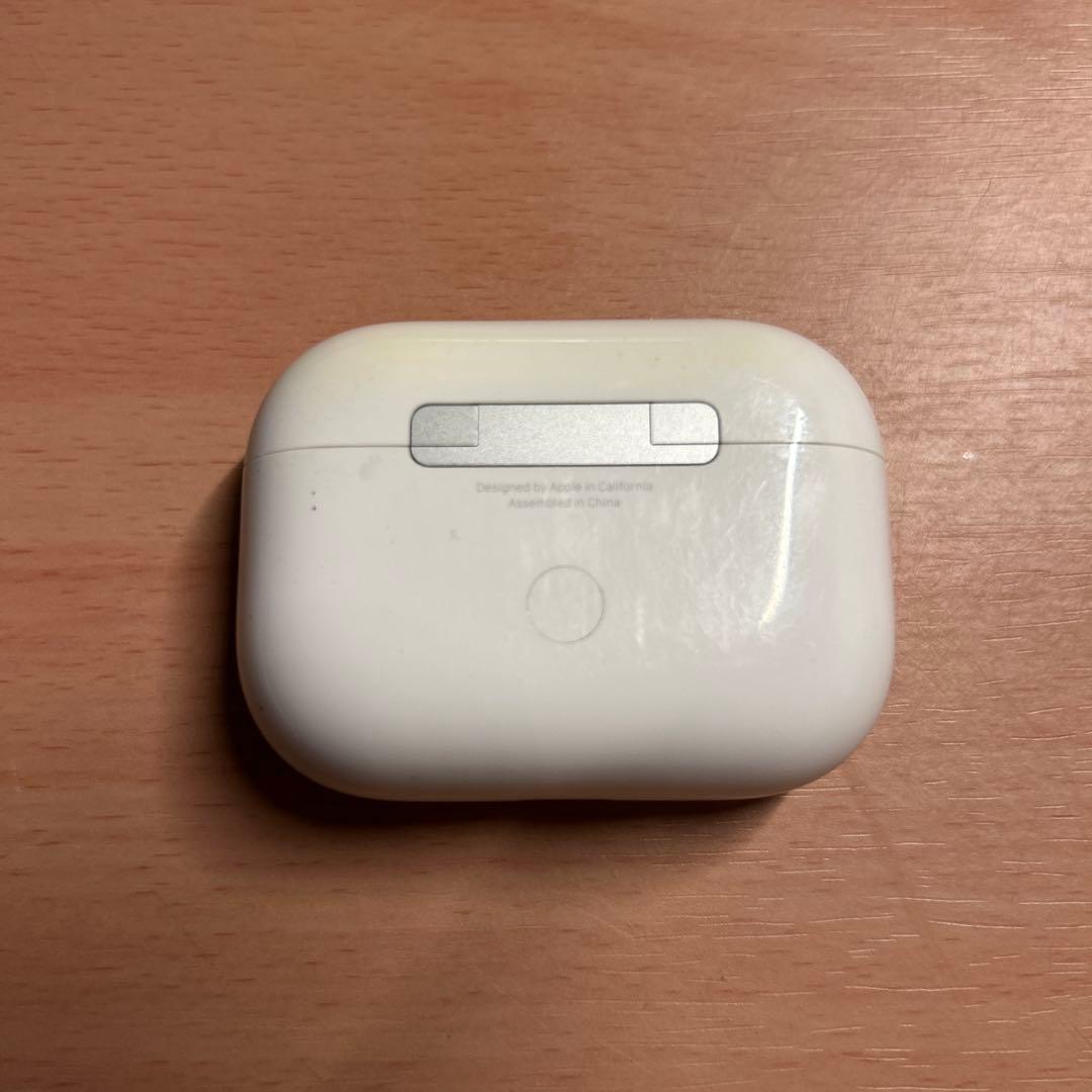 AirPods Proケースと右耳のみ