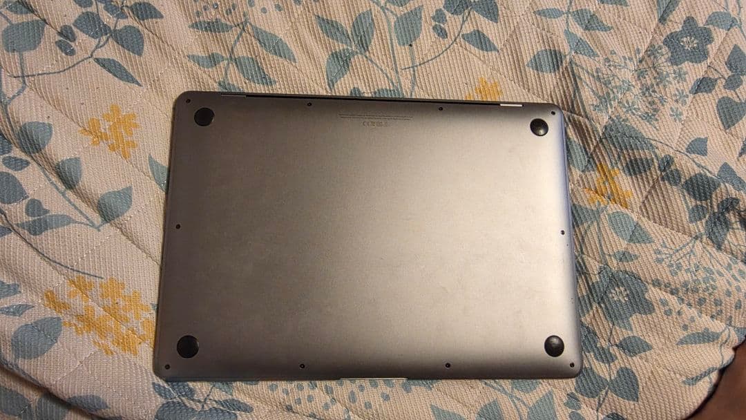 MacBook Air 2020 A2179 画面割れ 　アクティベーション解除