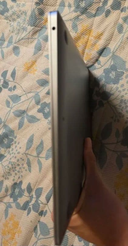 MacBook Air 2020 A2179 画面割れ 　アクティベーション解除