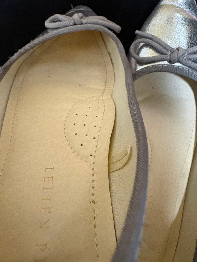 シルバー リボン付きバレエシューズ