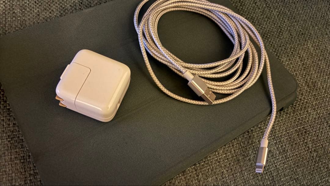 デ*ル様 iPad Air 2 128GB 中古普通　おまけつき