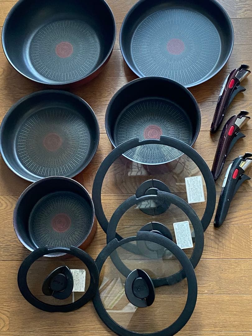 フライパンと鍋のセット 赤黒 5個と蓋4個
