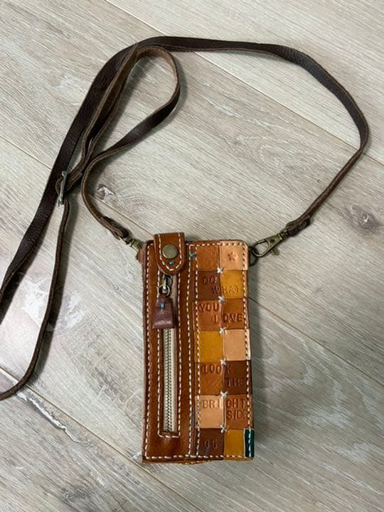 iPhone11pro革製縦開きケース