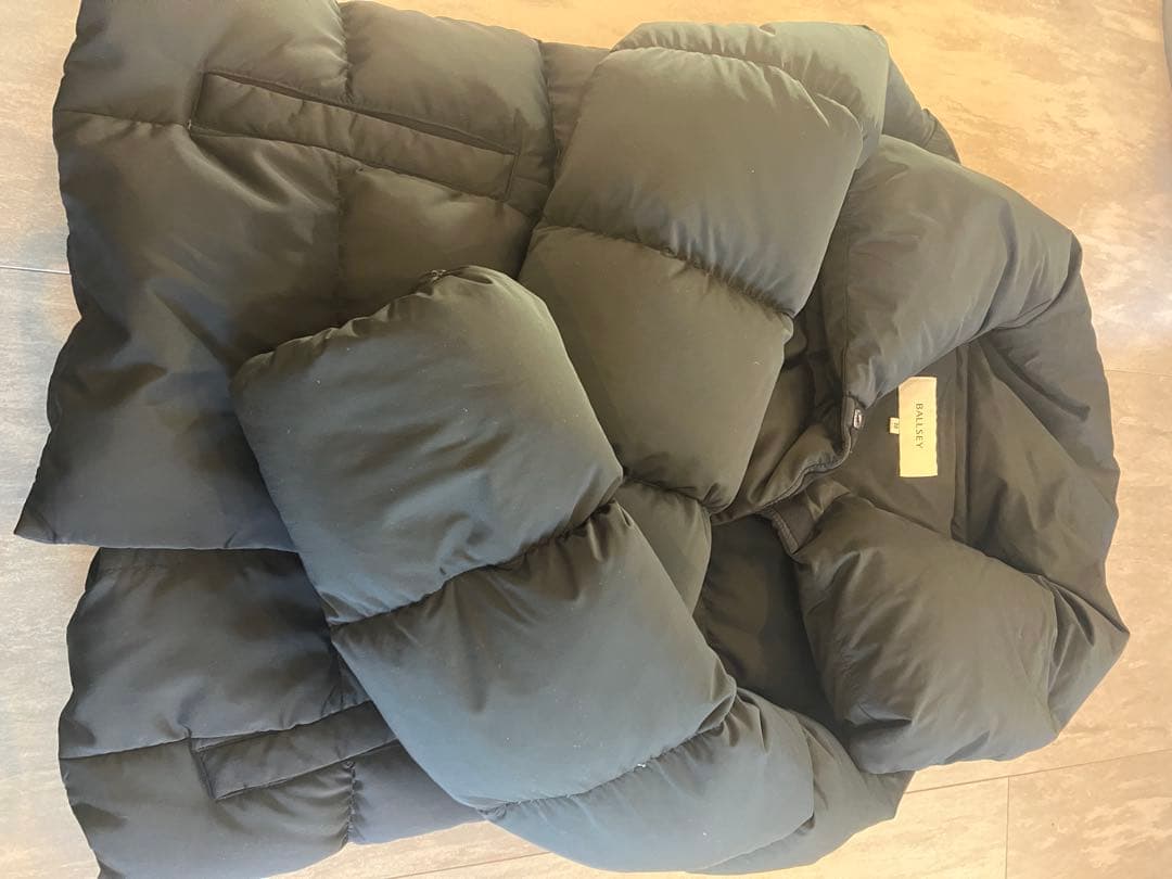 BALLSEY ブラック ダウンジャケット ボリュームタイプ