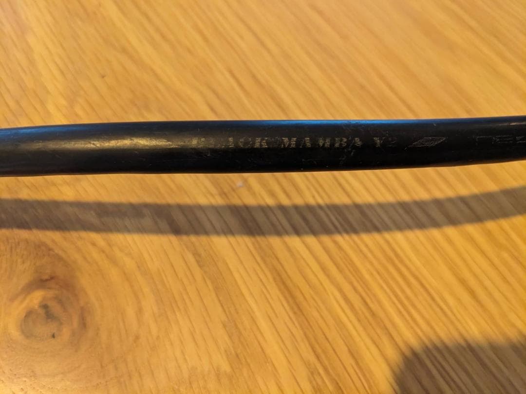 オヤイデ電気 BLACK MAMBA V2 とコネクター