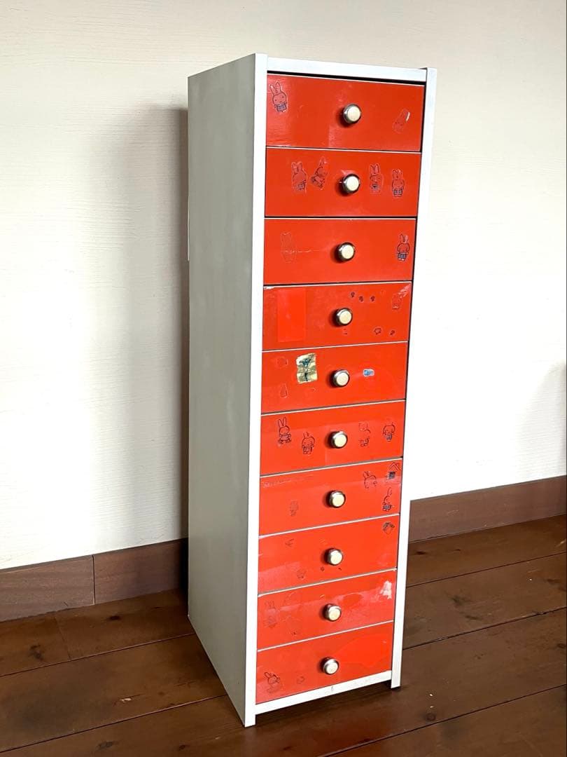 昭和レトロでスリムなチェスト はオレンジ色 中古家具 シールやその跡形あり