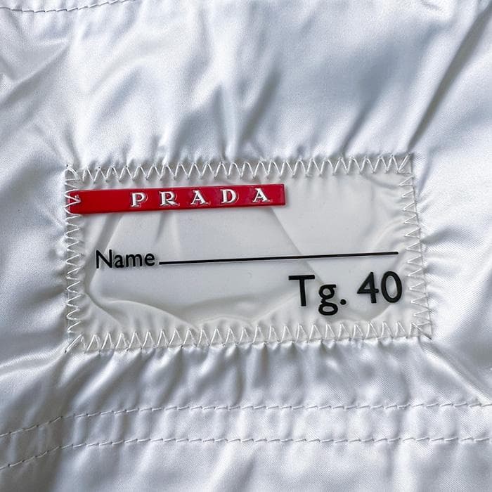 m*u様 PRADA プラダのダウンコート　三角ロゴ　ネイビー