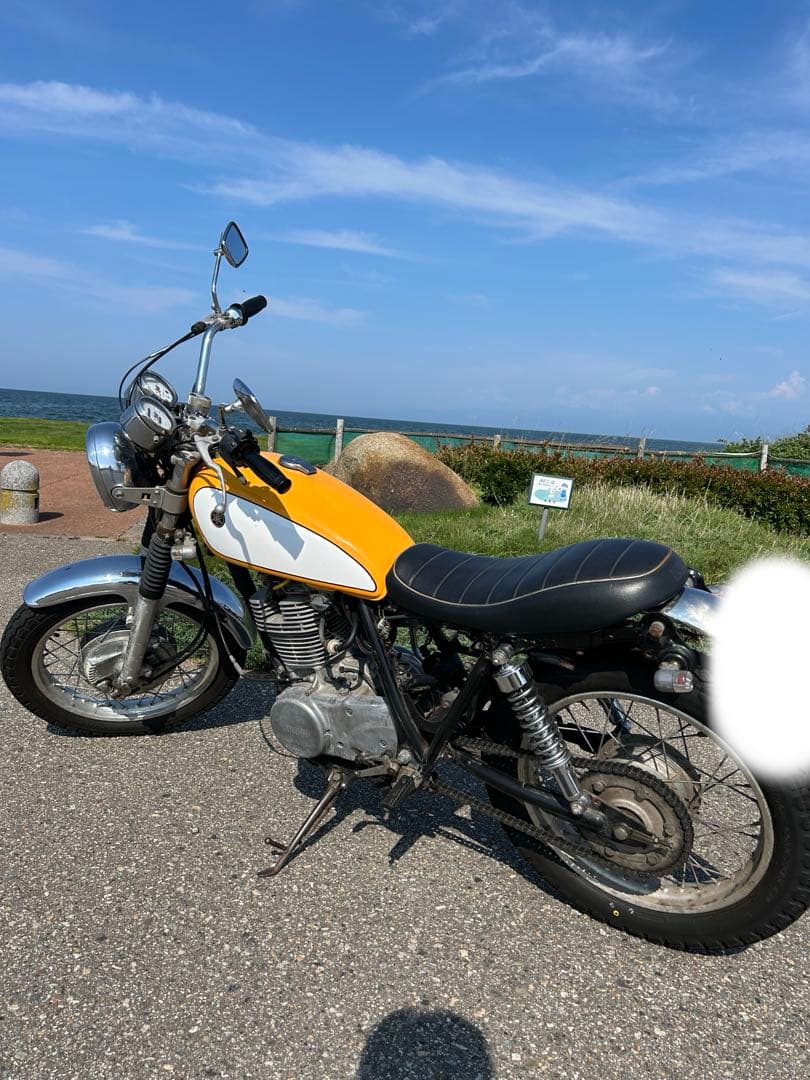 SR400 KWM バイクシート 黒 ストライプデザイン