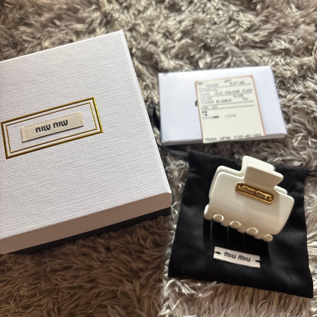 miumiu 5IF148 プレックス クロウクリップ 白