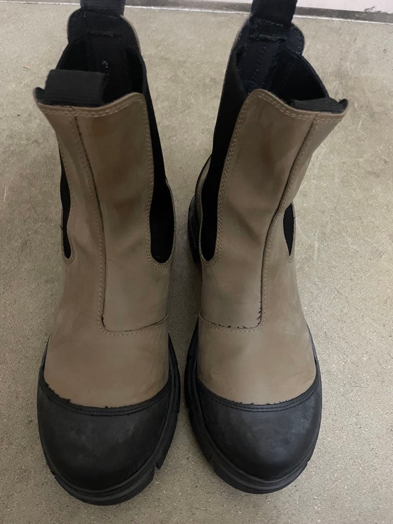 GANNI サイドゴアブーツ ベージュと黒