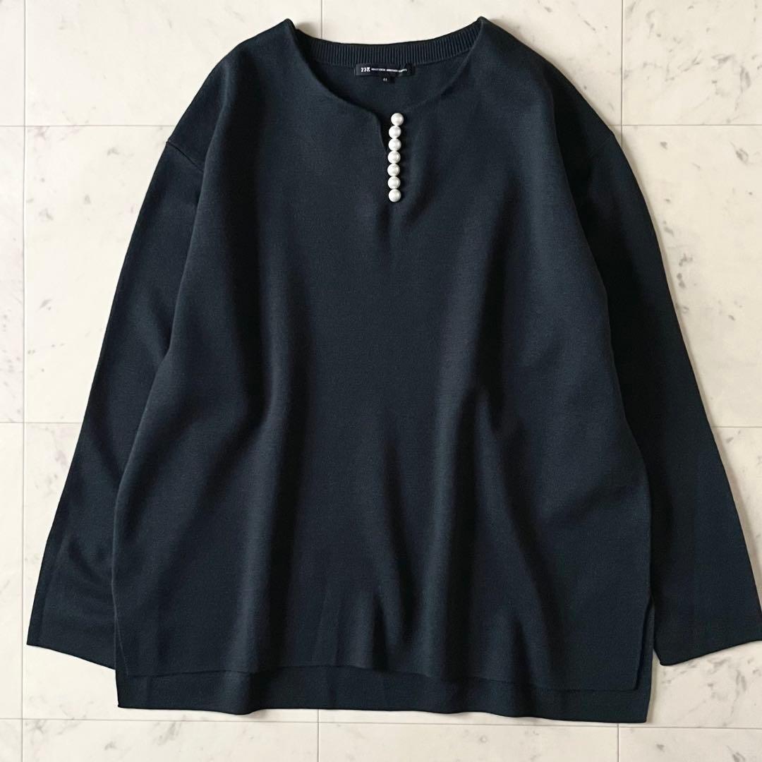 美品♪23区 パールモチーフキーネックプルオーバー 44 大きいサイズ グリーン