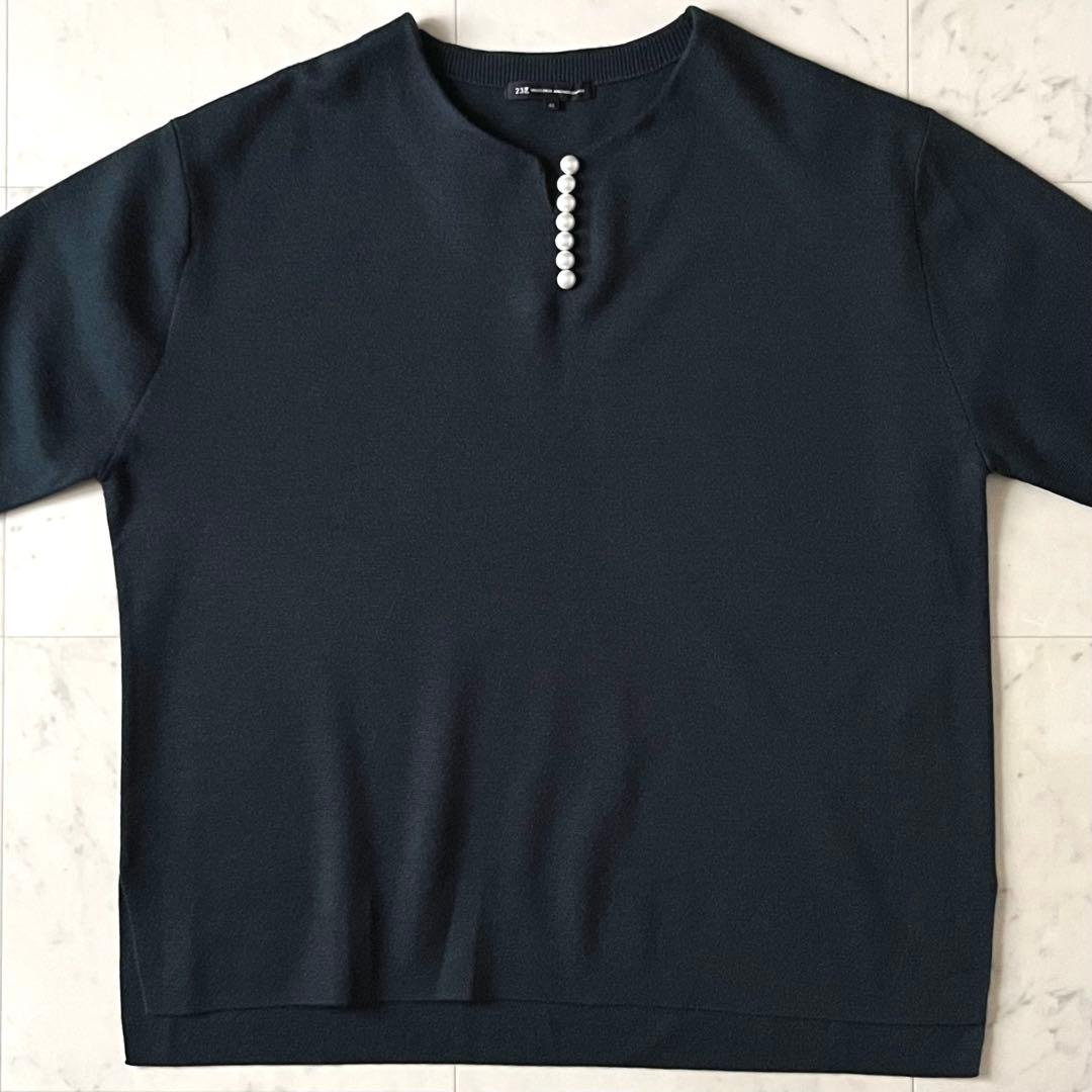 美品♪23区 パールモチーフキーネックプルオーバー 44 大きいサイズ グリーン