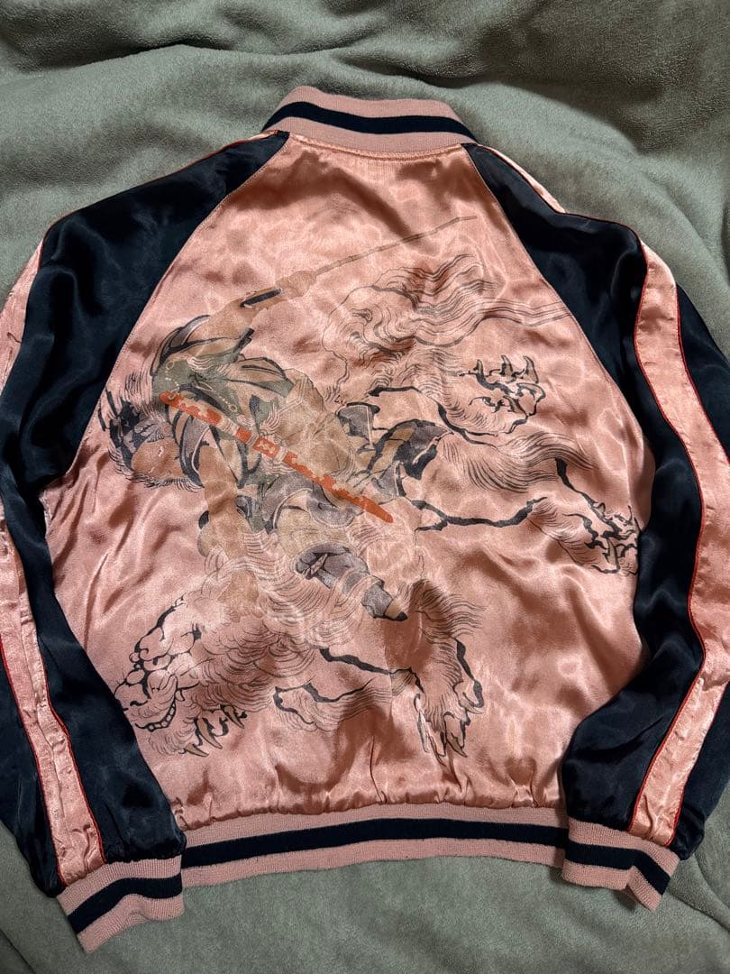 美品 ２面用 JAPANESE SCRIPT ライオン 日本限定 スカジャン