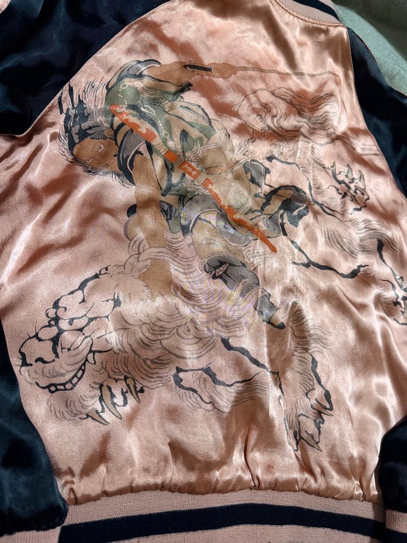 美品 ２面用 JAPANESE SCRIPT ライオン 日本限定 スカジャン