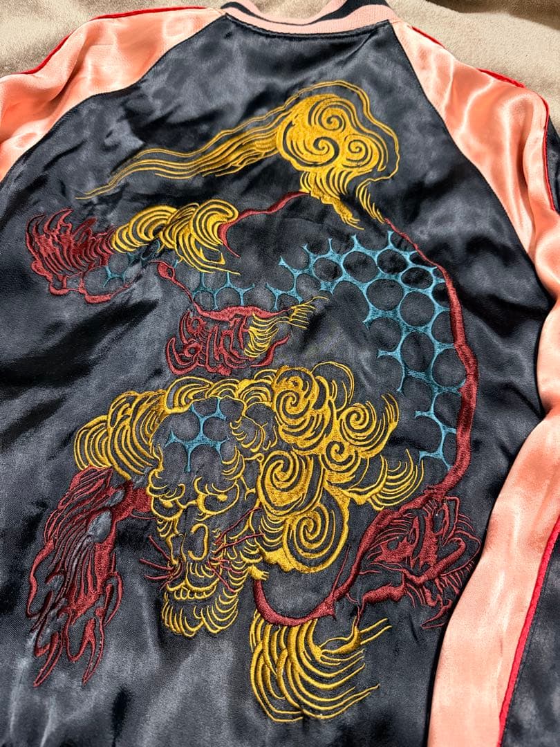 美品 ２面用 JAPANESE SCRIPT ライオン 日本限定 スカジャン