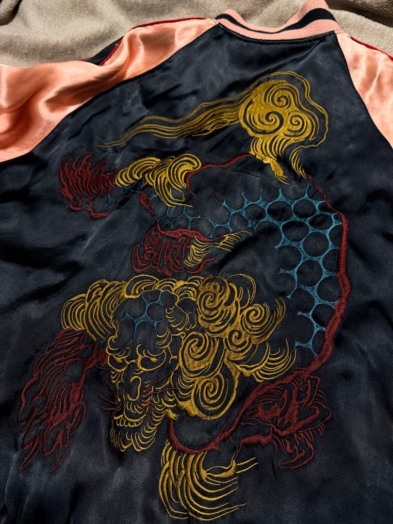 美品 ２面用 JAPANESE SCRIPT ライオン 日本限定 スカジャン